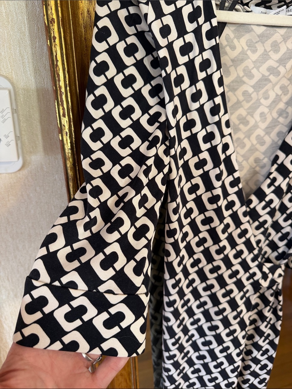 Diane Von Furstenberg Black & White Geometric Wrap Dress - Picture 2 of 9
